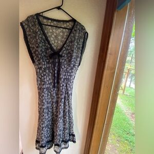 Elegant Banana Republic Summer Dress. Navy and White Size 12.